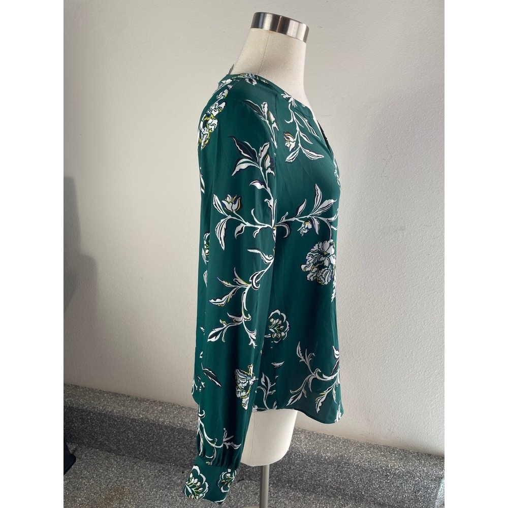 WHBM White House Black‎ Market Large Forest Green Floral V Neck Blouse Top - Picture 6 of 8